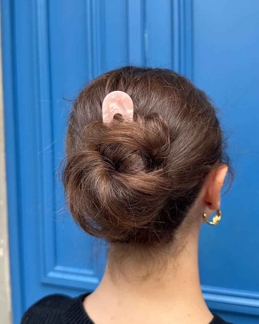 Coiffure avec une pince AELYS