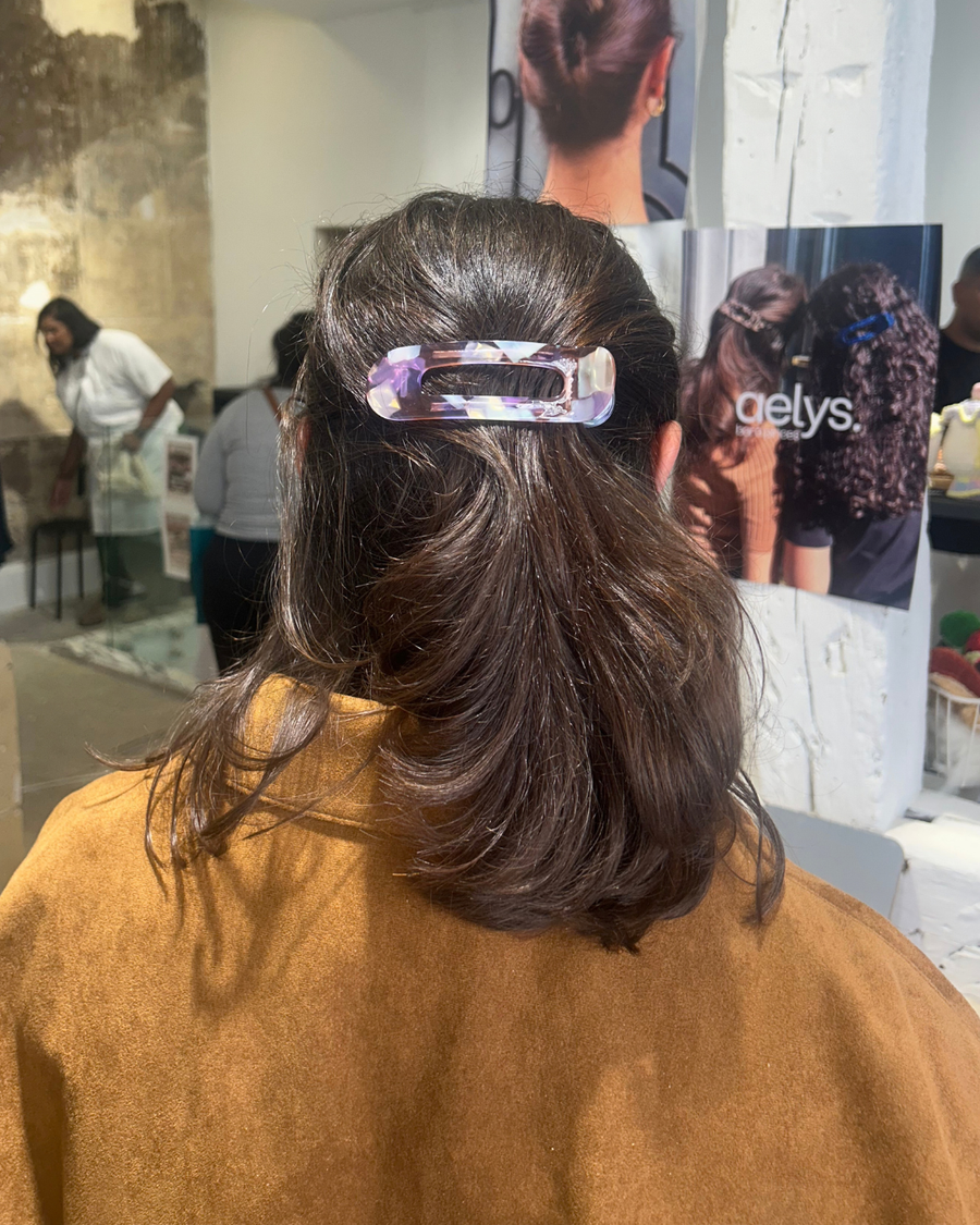 Coiffure avec une pince AELYS