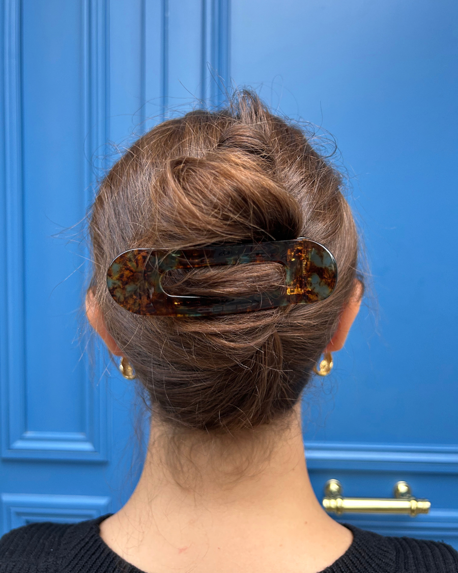 Coiffure avec une pince AELYS