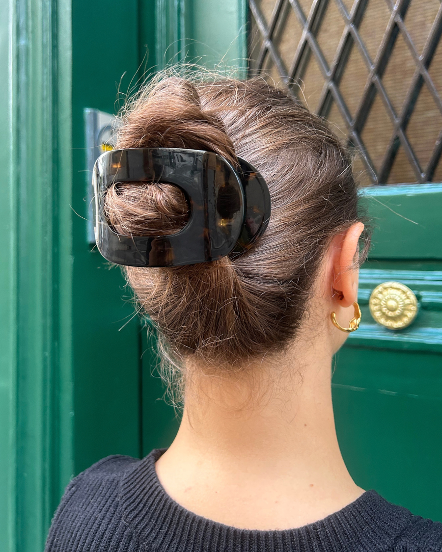 Coiffure avec une pince AELYS