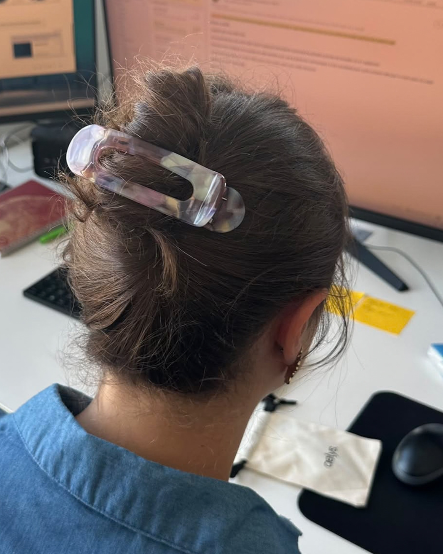 Coiffure avec une pince AELYS