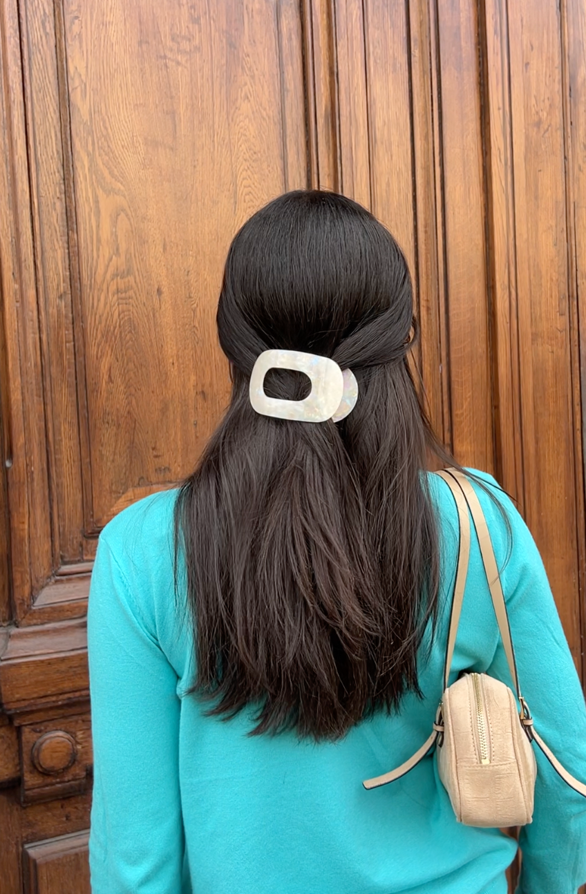 Coiffure avec une pince AELYS