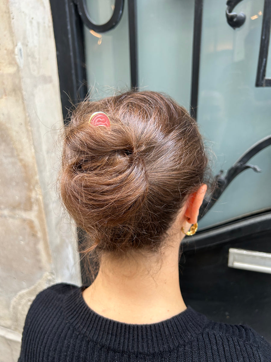 Coiffure avec une pince AELYS