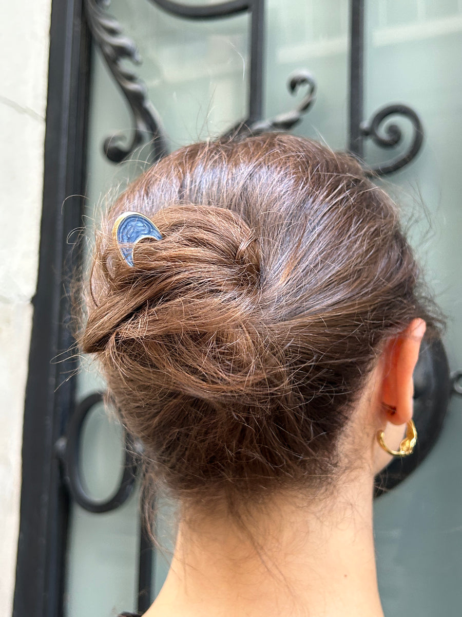 Coiffure avec une pince AELYS