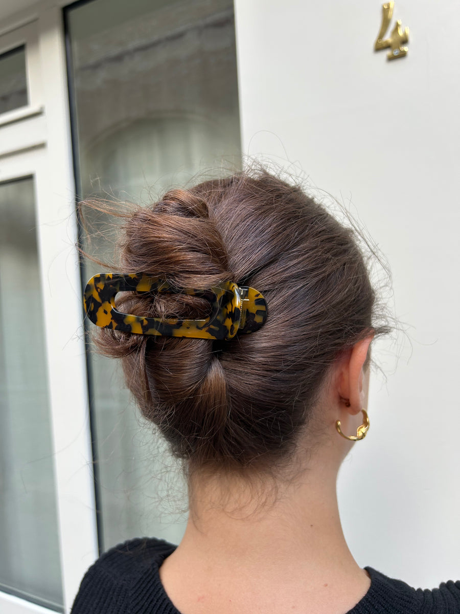Coiffure avec une pince AELYS