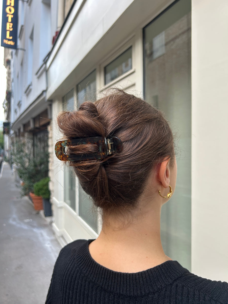 Coiffure avec une pince AELYS