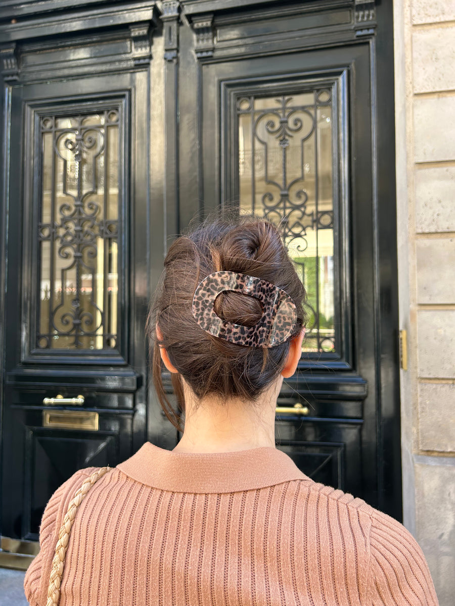Coiffure avec une pince AELYS