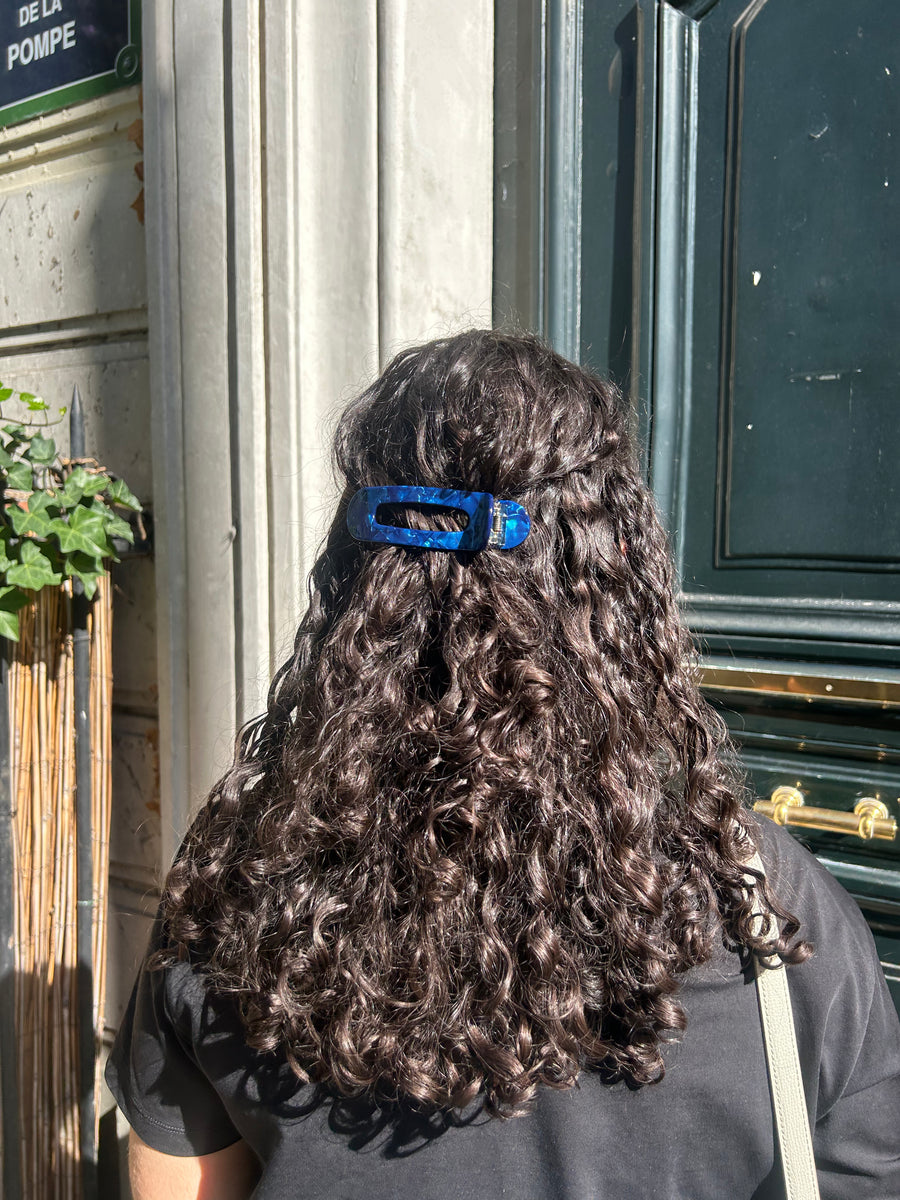 Coiffure avec une pince AELYS