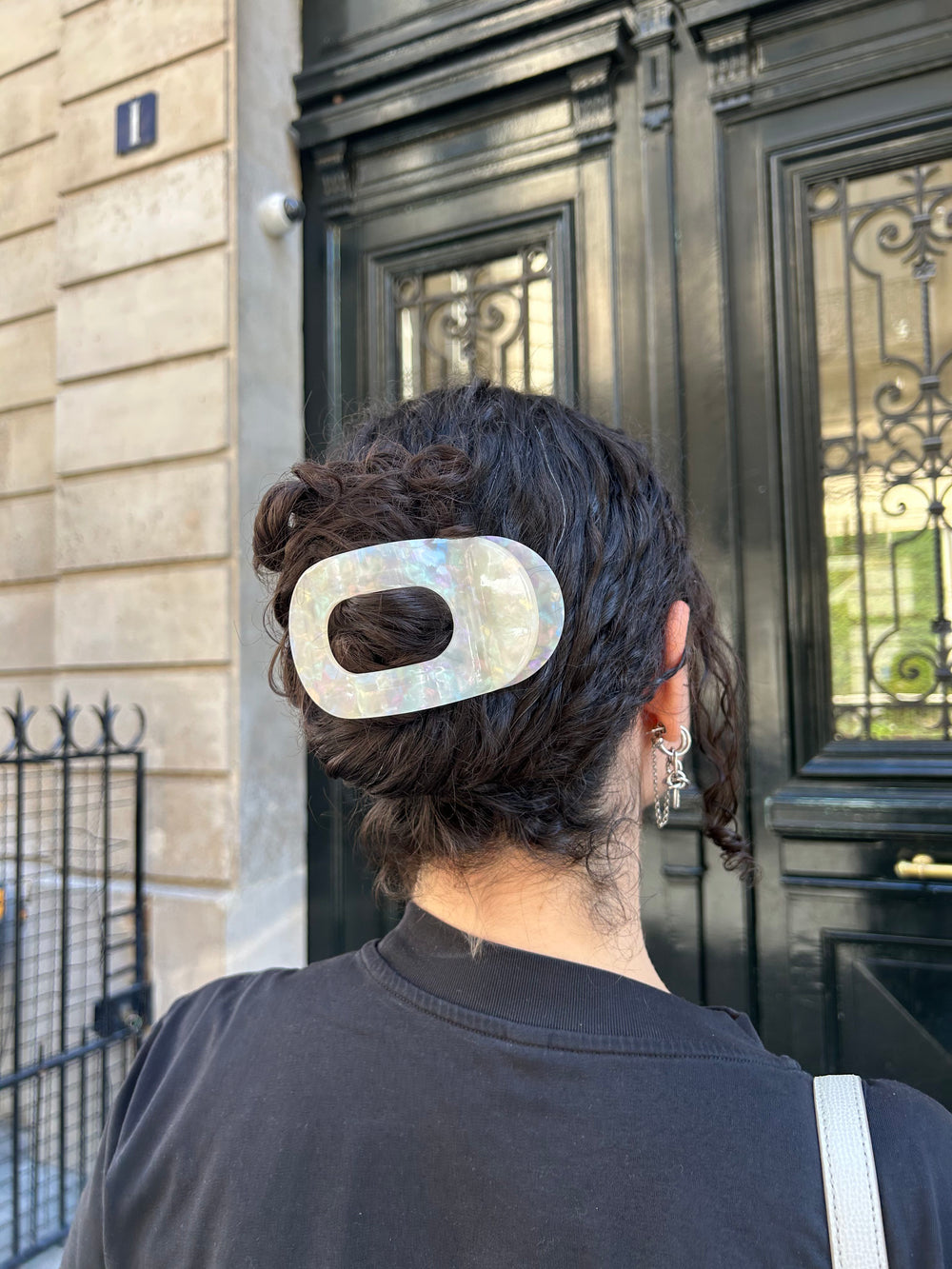 Pince plate nacrée AELYS portée